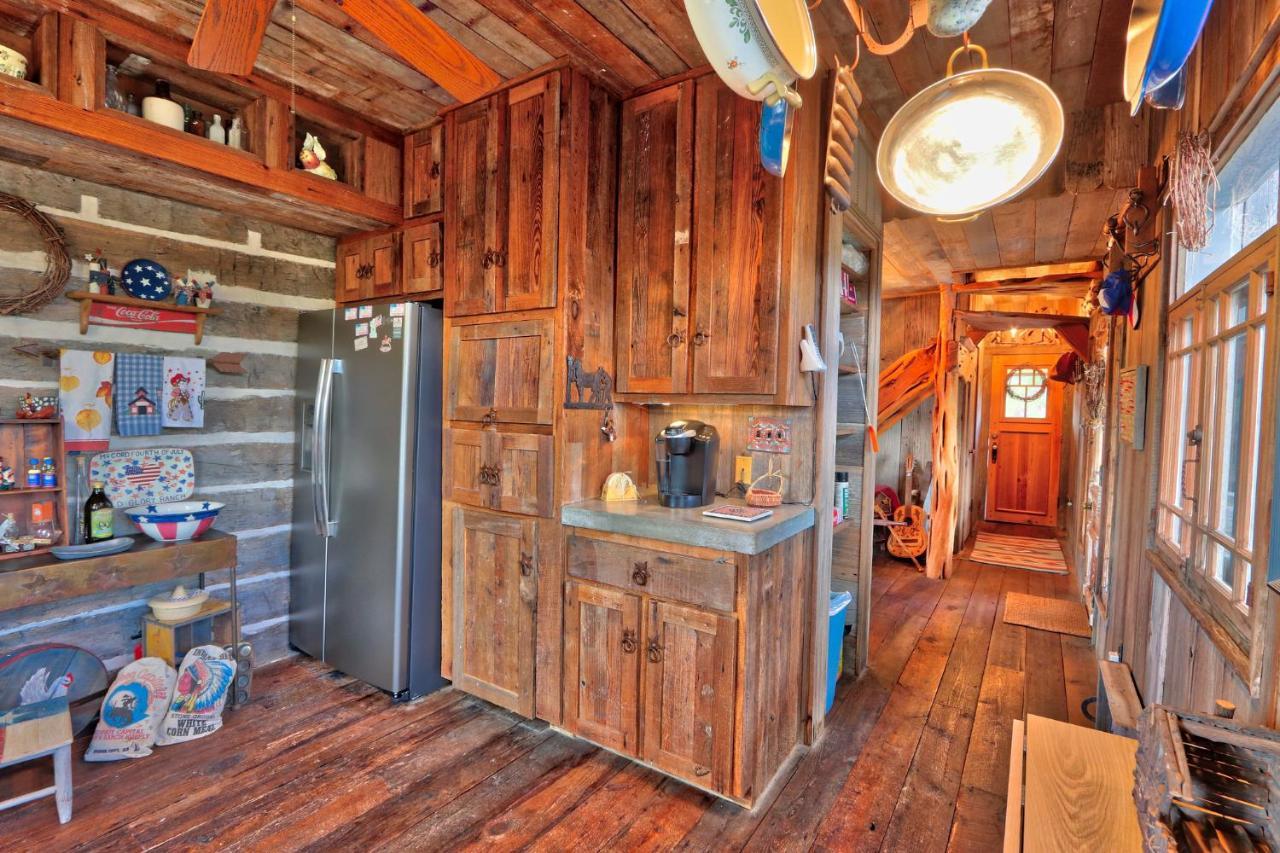 Log Cabin At Old Glory Ranch Villa Wimberley Exteriör bild