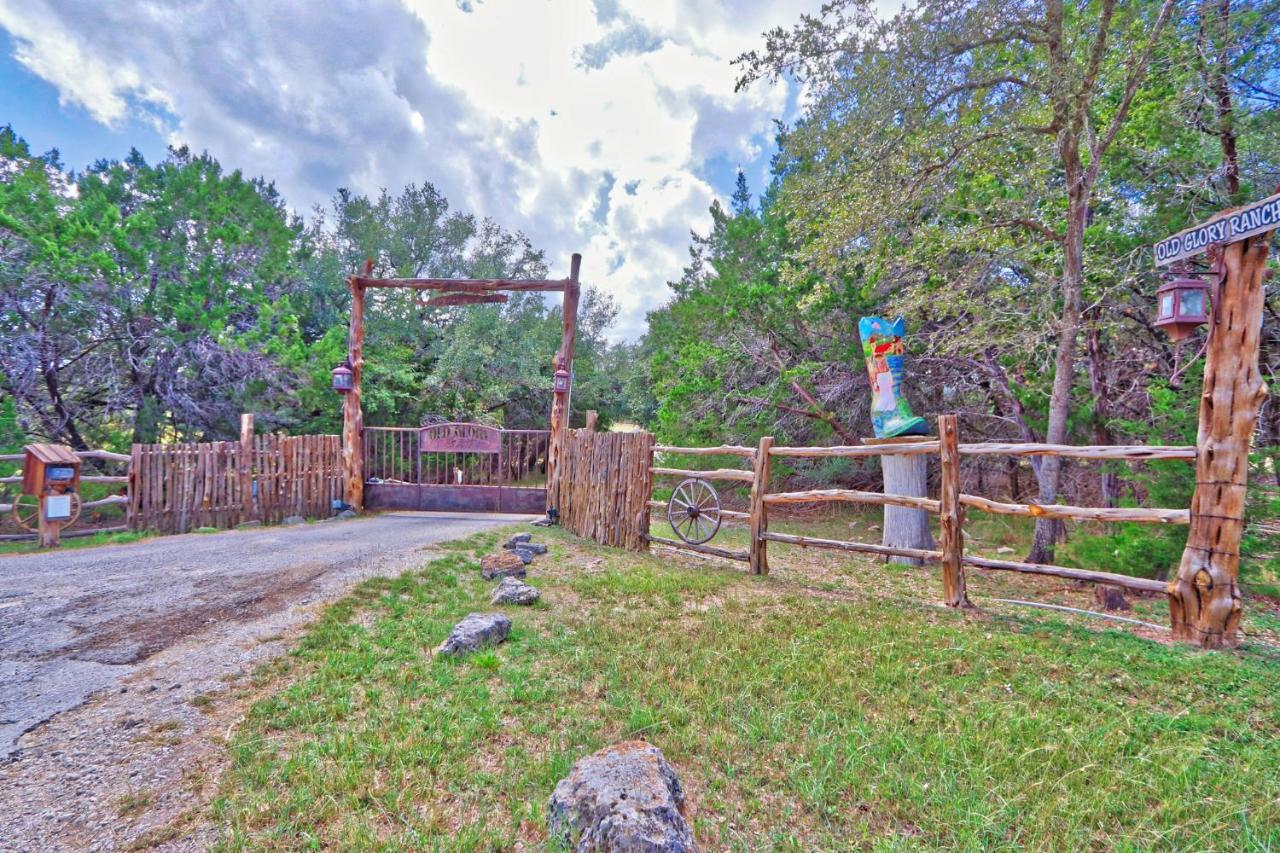 Log Cabin At Old Glory Ranch Villa Wimberley Exteriör bild